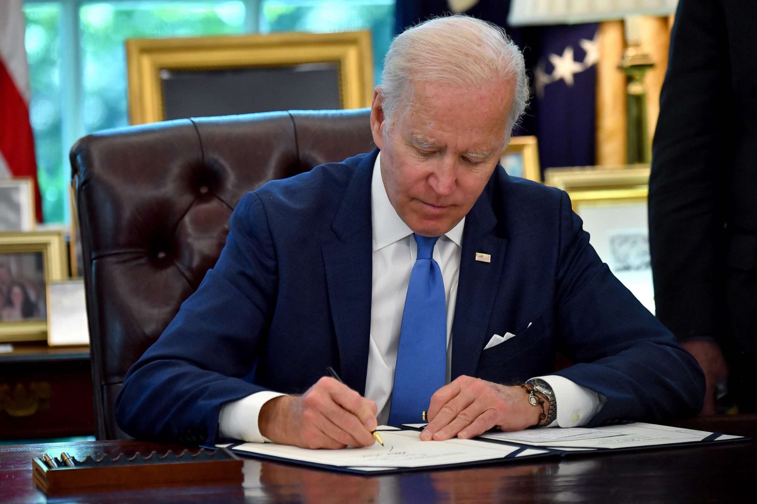 The Autopen Controversy: Unraveling Biden’s Pardons and the Power Behind the Scenes